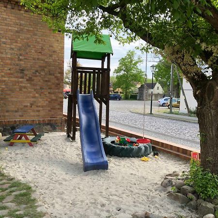 Alte Schule Cafe Und Pension Drehna Eksteriør billede